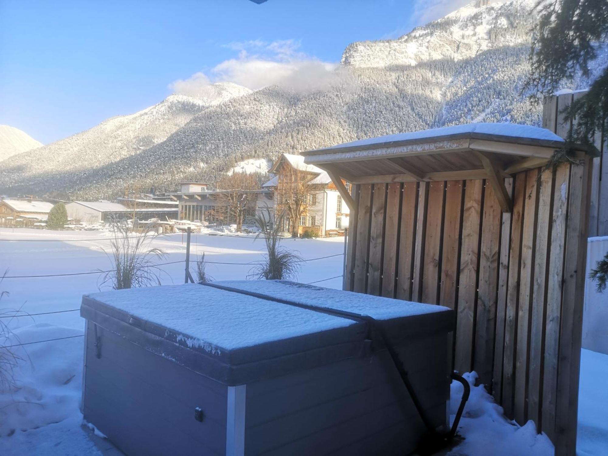 Urban Mountain Chalet With Lake View Maurach  Exterior photo