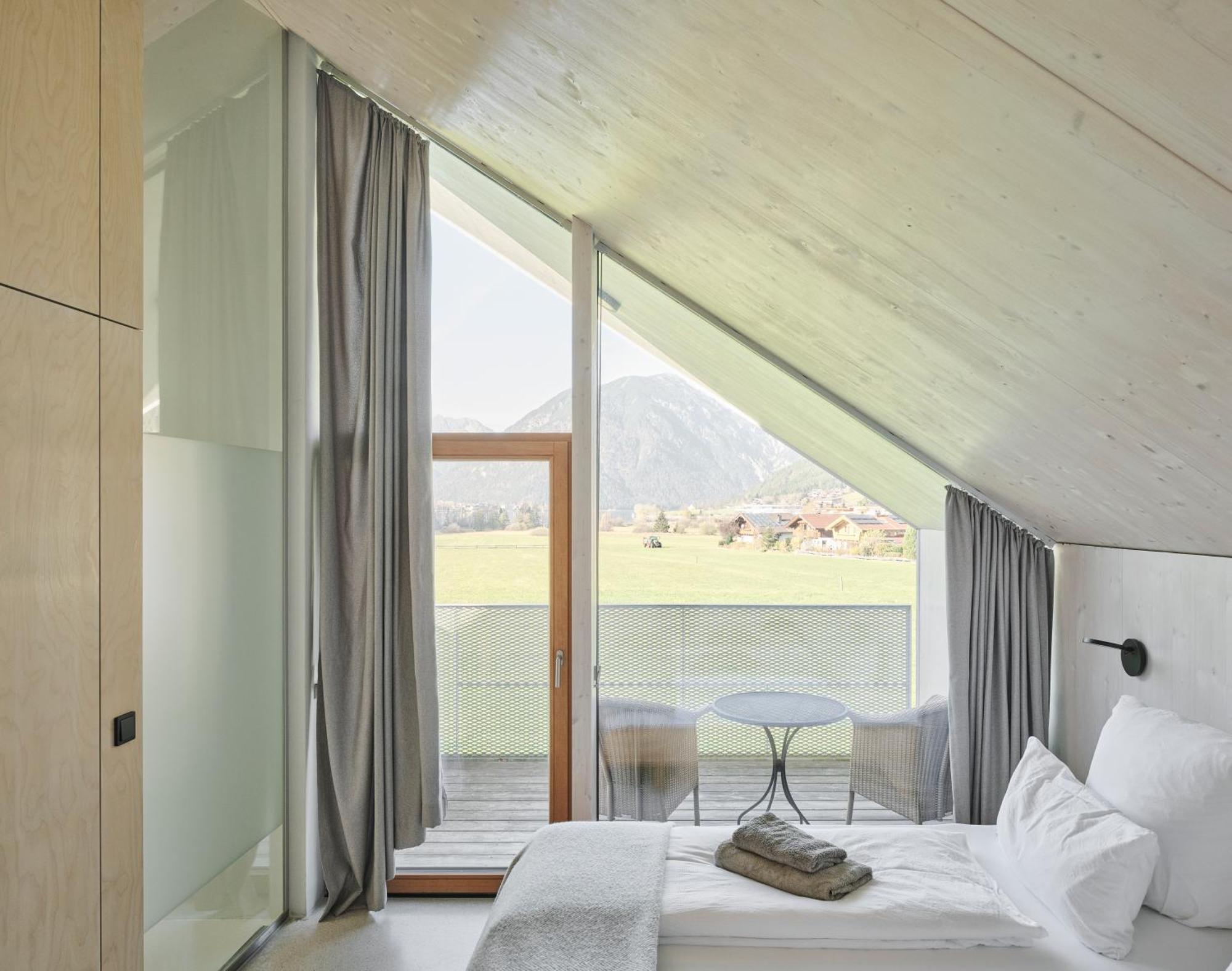 Urban Mountain Chalet With Lake View Maurach  Exterior photo